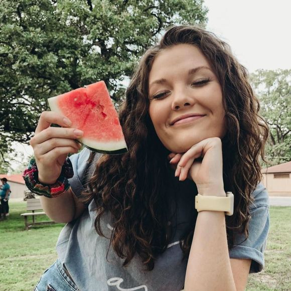 Meet your Posher, Abigail - Picture 1 of 1